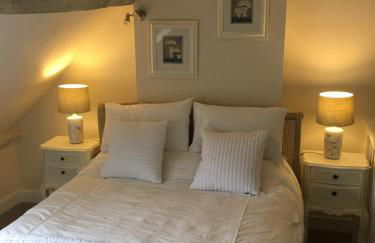 Beautiful stylish 2 bed apartment with free parking - Photo 10