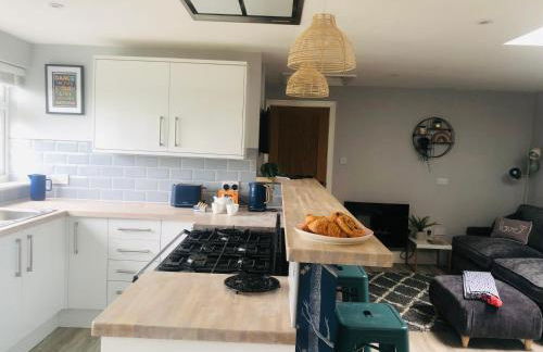 Detached, peaceful, spacious with easy access and very large garden - Foto 13