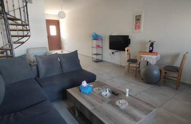 Seafront two-storey house in Kardamyla - Foto 4