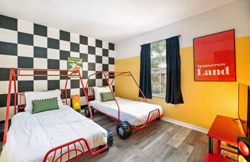 Disney World Cinderella Castle Lazy River Pool & Game Room - Foto 18