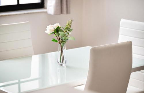 Newly Remodeled Lakefront Oasis - Foto 14