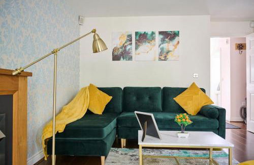 Cherish Stays spacious & amazing 3 Bed House in Hayes & Heathrow - Foto 2