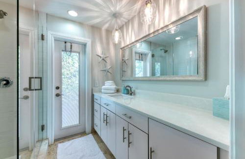 Tropical Villa Pool Home w/ Tiki Bar! Sleeps 9! - Foto 28