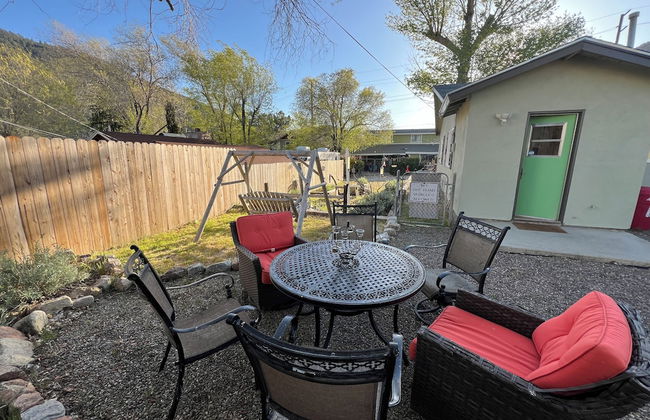 Hummingbird Mountain Cottage - Photo 43