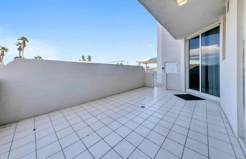 Beautiful Spacious Penthouse 2 Story Beach Front Condo Sleeps 12! - Foto 24