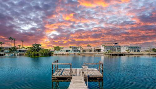 Waterfront Florida Escape with Pool and Private Dock! - Foto 2