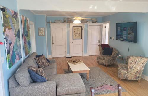 Restoration - Hot Tub, AC, and Great Location! - Foto 17