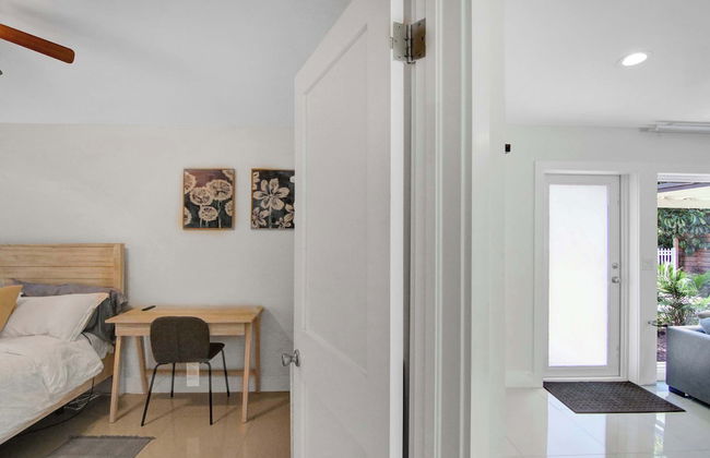 Waterfront Oasis w/ Enclosed Pool! - Foto 10