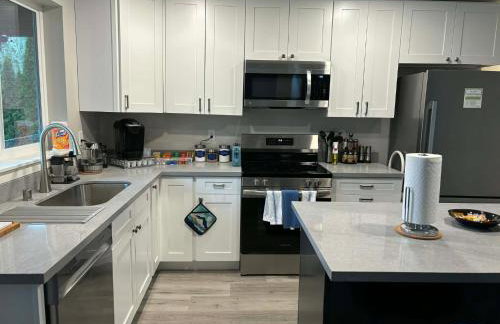 Water & Mountain Views - Family & Pet Friendly - Foto 9