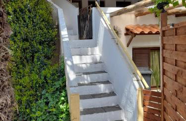 Angel House - Photo 1