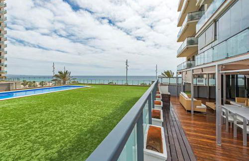 Great apartment with a pool on the beach in Barcelona - Photo 1