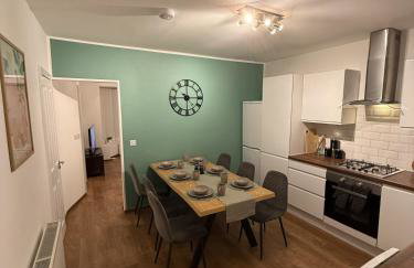 3 bed house, Free parking 9ppl - Foto 2