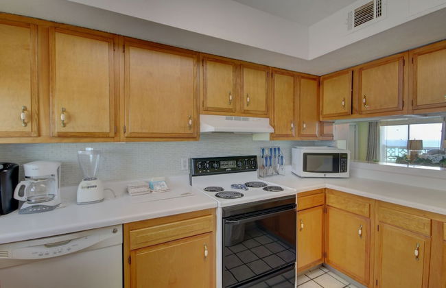 456 El Matador 2 Bedroom Condo by RedAwning - Photo 10