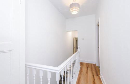 Presented by LTJ PrimeKey Properties - NEW! 7 Bed plus Sofa Bed - Perfect for Contractors - Foto 6