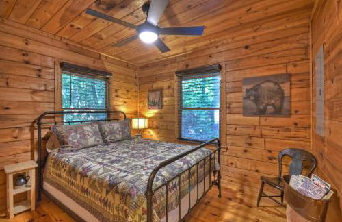 Bearfoot Ridge Wood-burning fireplace cozy hot tub serene views - Foto 27