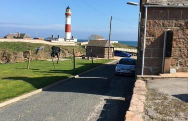 Seaside Cottage Retreat in Peterhead - Photo 1
