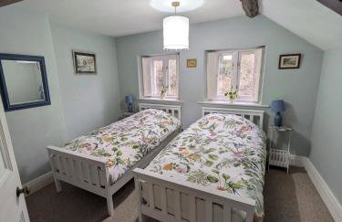 Characterful 2 bed cottage in excellent location - Photo 23