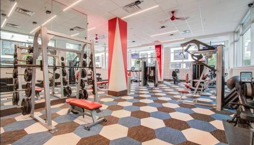 Luxury 1BR Resort Stay with WiFi, Pool, and Desk near Med Center and NRG - Foto 5