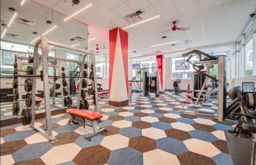 Luxury 1BR Resort Stay with WiFi, Pool, and Desk near Med Center and NRG - Foto 5