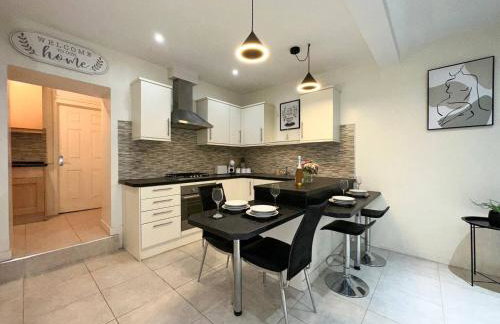 On Trend 3 Bedroom Home In Maerdy near Attractions - Foto 11