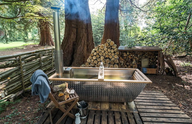 1-bed Cabin, 2 Adults, Wood Burning Hot Tub & Fire - Photo 14