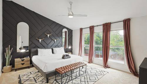 5BR w Backyard Paradise Pool Cinema Games - Foto 3