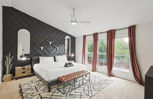 5BR w Backyard Paradise Pool Cinema Games - Foto 3