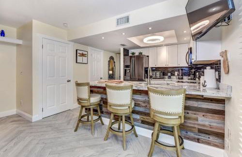 Dog Friendly Home by Flagler Avenue! Fenced Yard and Garage! Walk to the Beach! - Foto 9