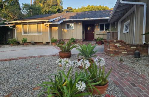 Westside Retreat w Yard, Grill, Hot Tub, Near Sofi Stadium, LAX, and the Beach - Foto 31