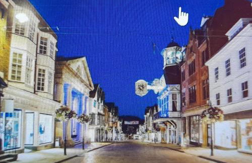 EGHAM LOVELY STUDIO SELF CONTAINED 2 mins station - Foto 13