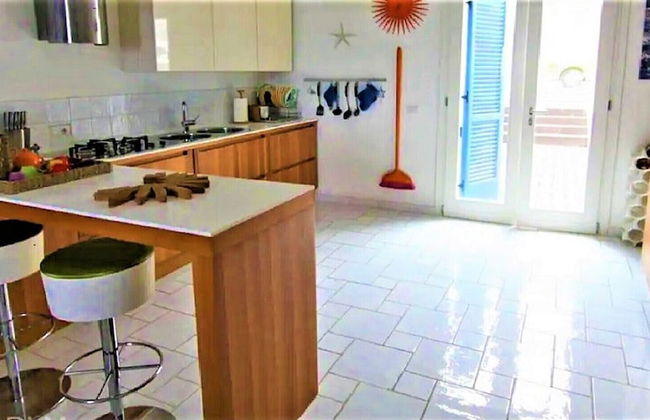 Seafront Apartment - Beach in front - Foto 4