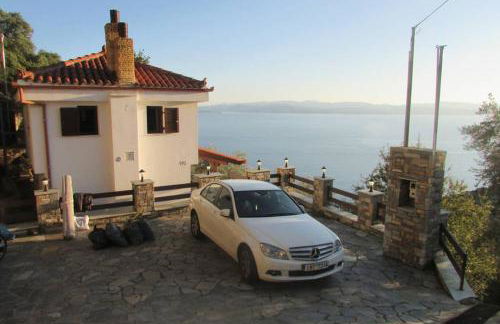 Το Σπιτι με την Σπηλιά - Foto 1