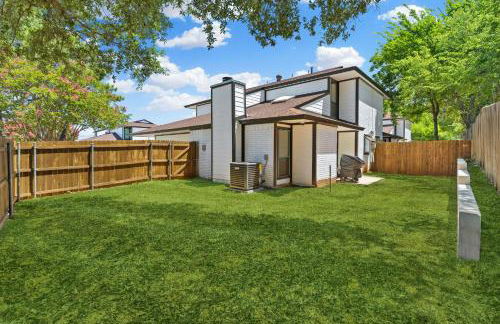 Arlington Entertainment District Home Green & White Door - Foto 70