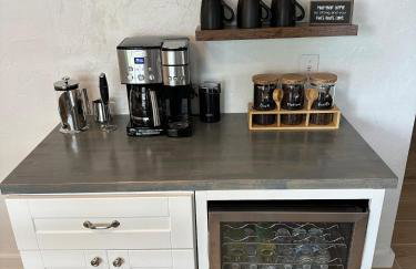 6BR Dream Getaway w Heated Pool & Peaceful Vibe - Photo 6