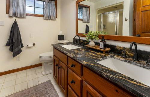 Luxury Log Cabin w Beach & Dock Sleeps 12 - Photo 22