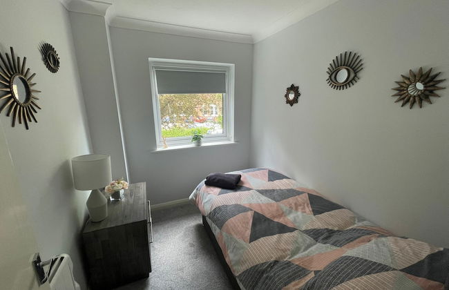 360 Serviced Accommodations - Canal Side Retreat - 2 Bedroom Apartment - Photo 3