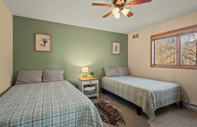 Lake View Chalet by Avantstay Lake Access Deck - Photo 35