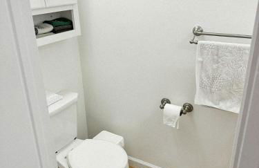Spacious 2BR Townhouse - 3 Queens - Sleeps 8 - Foto 34