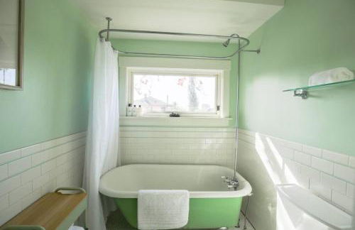 Gorgeous Eccentric Family Home with Cowboy Pool - Foto 41