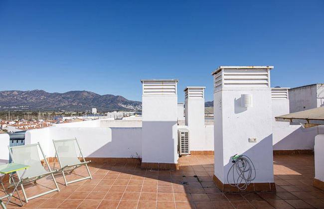 Beautiful Apartment With View - Photo 29