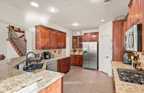 Spacious 4BR 3BA with Yard Mins to LakeLewisville - Foto 11