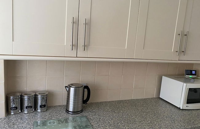 Riverside Park Ground Floor Apartment - St Neots - Photo 25