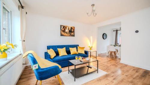 Fowler House 2 Bedroom ,Free WIFI, Parking, Crawley, Close to Gatwick Airport, Contractor friendly, business travellers - Foto 1