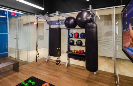 Blueground LIC pool wd nr Gantry Park NYC-1845 - Foto 20