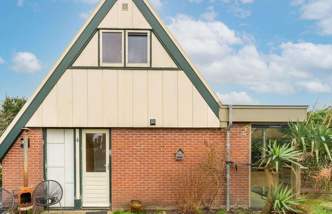 Stylish Holiday Home With Private Garden - Photo 35