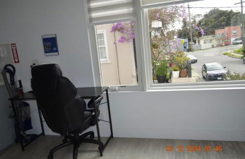 Dimond Abode Vacation Rental, Oakland California Dimond District - Photo 72