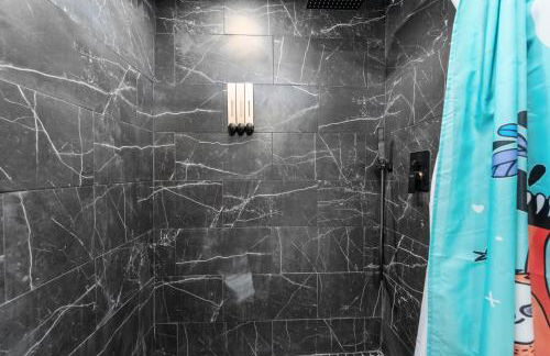 Classy and Chic 2BR Home near Galleria - Foto 8