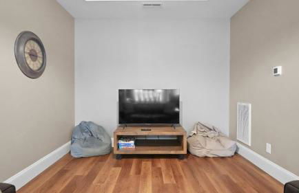 Sleeps 22, Lakefront w/ Private Dock & Pool, 2 Houses Lake Living by Avantstay - Foto 72