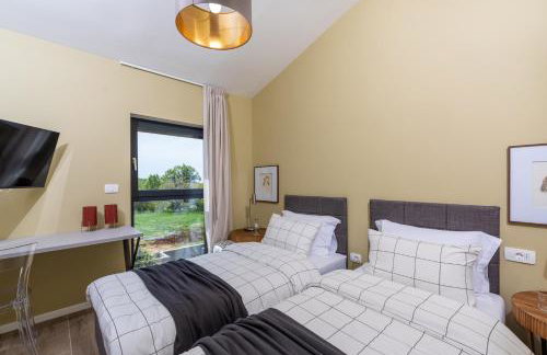 NEW stylish Casa Melisa with 2 gardens and BBQ facilities! - Foto 7