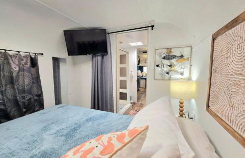 Waterfront Escape - Margie 1974 Silver Streak - Foto 7